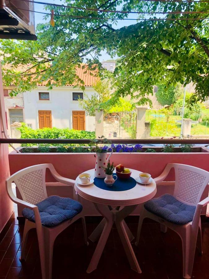 Beautiful With Balcony Apartment *